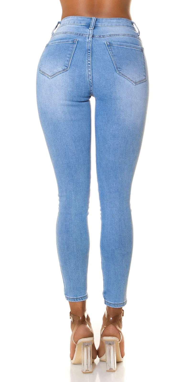 Jeans ceñidos look usado