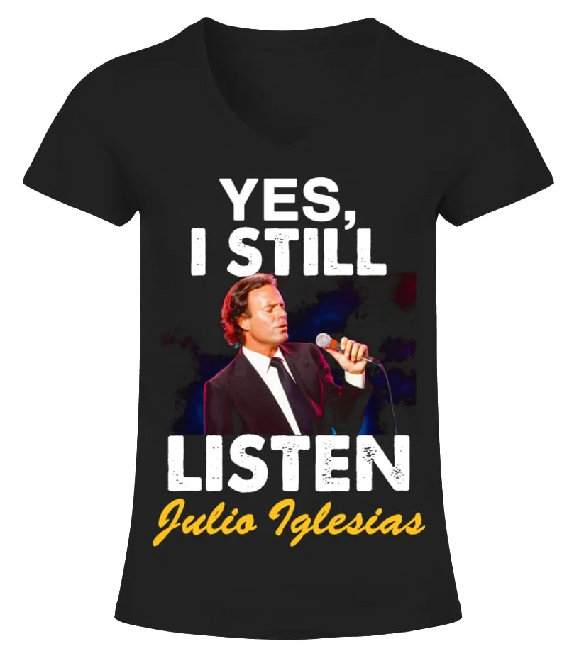 YES , I STILL LISTEN TO JULIO IGLESIAS Camiseta cuello pico Mujer